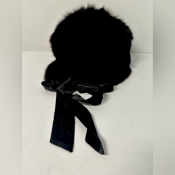 Drop dead gorgeous black shawl scarf collar fox wrap with satin ribbon. - Picture 1 of 3